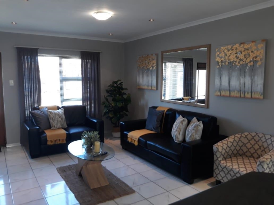 To Let 3 Bedroom Property for Rent in Parsonsvlei Eastern Cape